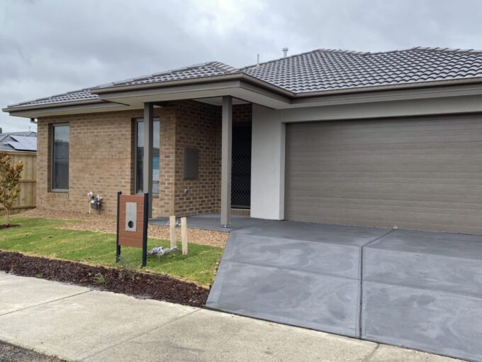 1 Dexter, Clyde North - Front